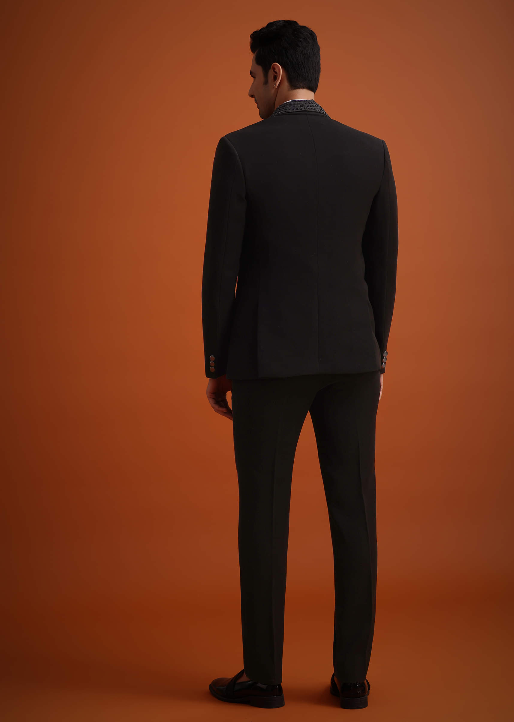 激安通販の Buy Black Resham Work Tuxedo And Pant Set スーツ