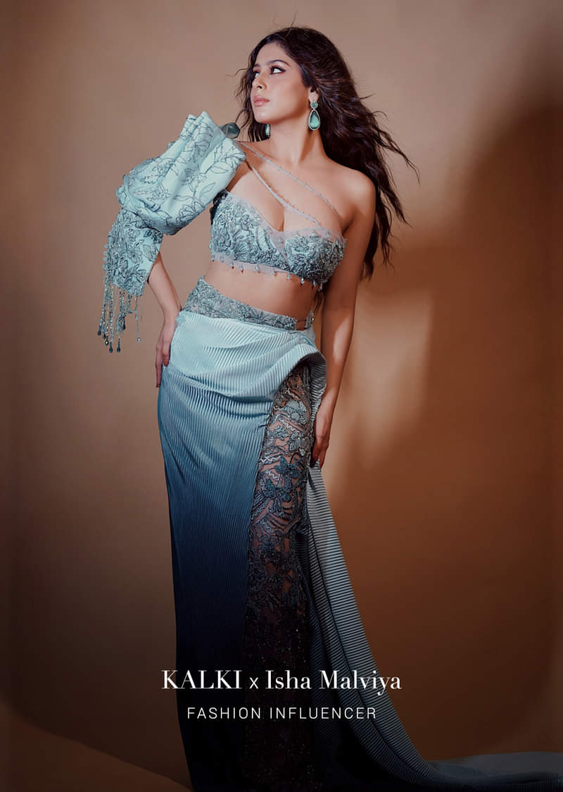 Buy Blue Ombre Asymmetric Slit Trail Skirt And Balloon Sleeve Blouse |  KALKI Fashion Global
