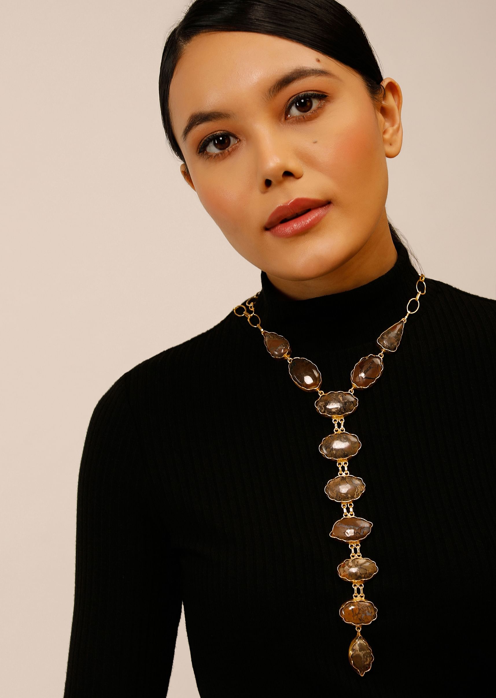 人気ブランド 海外通販 - 国内入手困難 earthy_toned_semi_precious_sto アクセサリー
