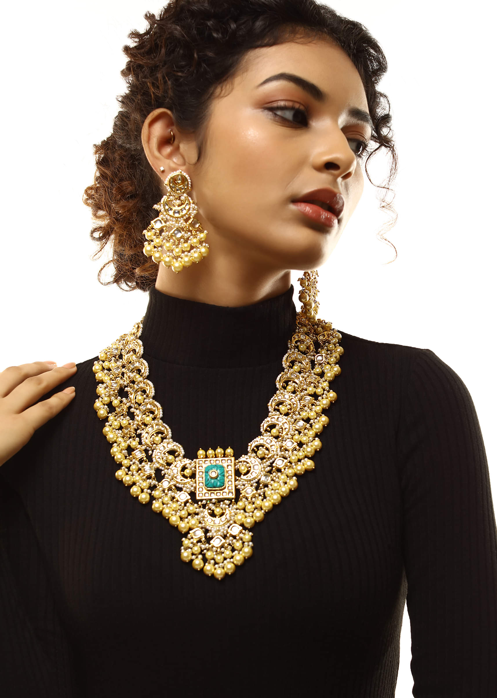 gold-plated-kundan-necklace-