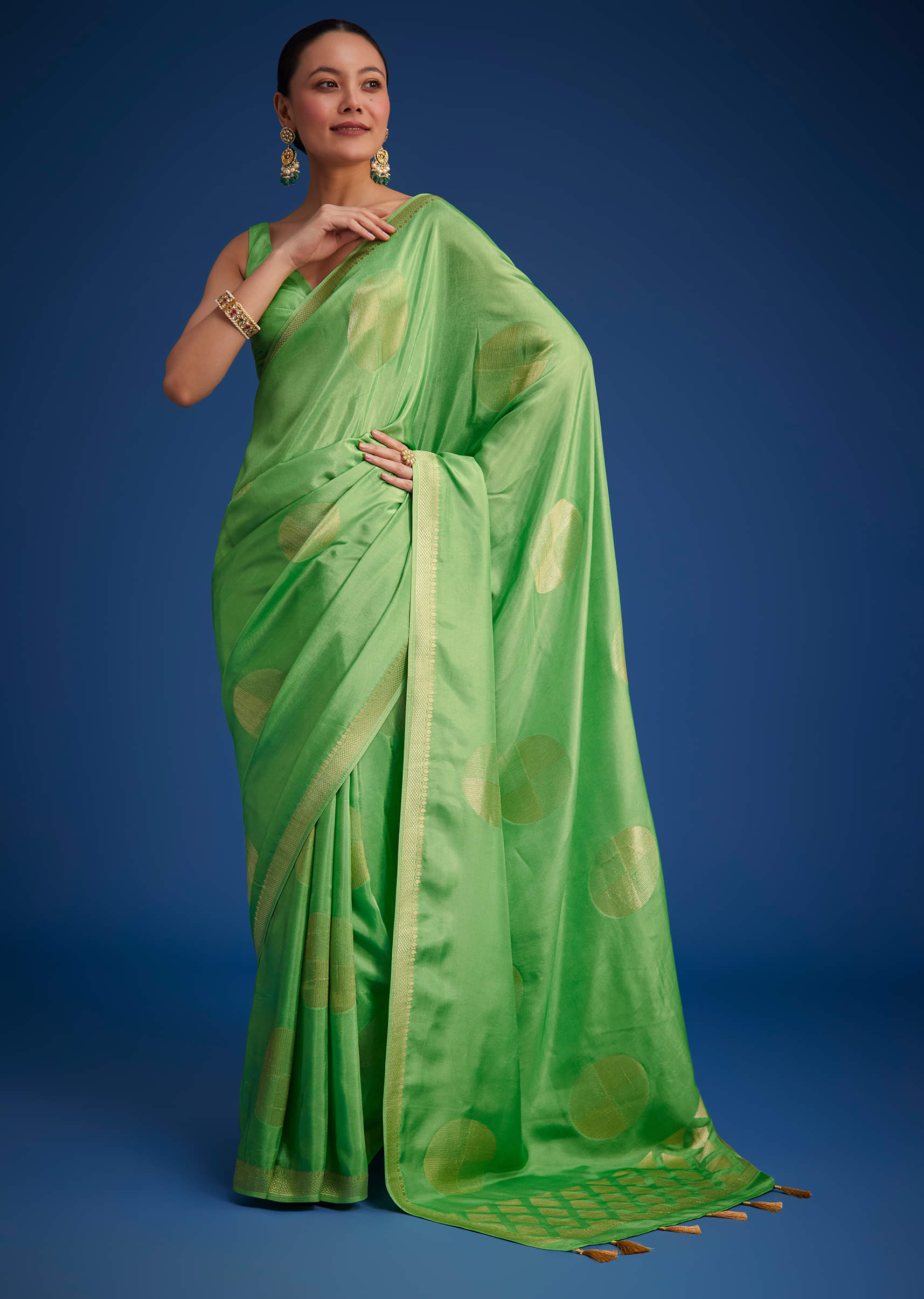 Buy Green Dola Silk Saree With All Over Zari Weave | Kalki