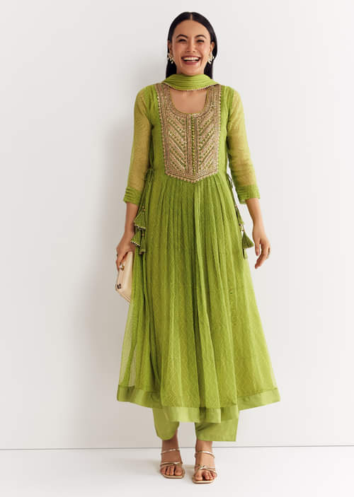 light-green-printed-chiffon-kurta-dupatta-set-with-sequin-work-sg320884-1.jpg light-green-printed-chiffon-kurta-dupatta-set-with-sequin-work-sg320884-1.jpg