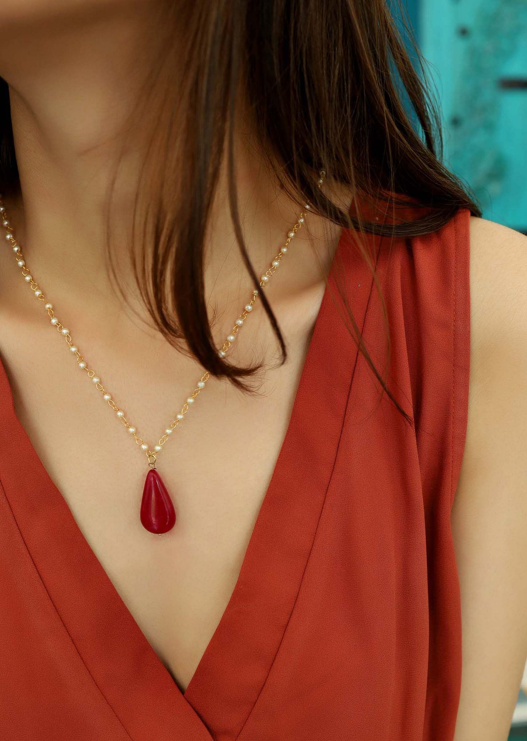 Pearl necklace with red stone sale