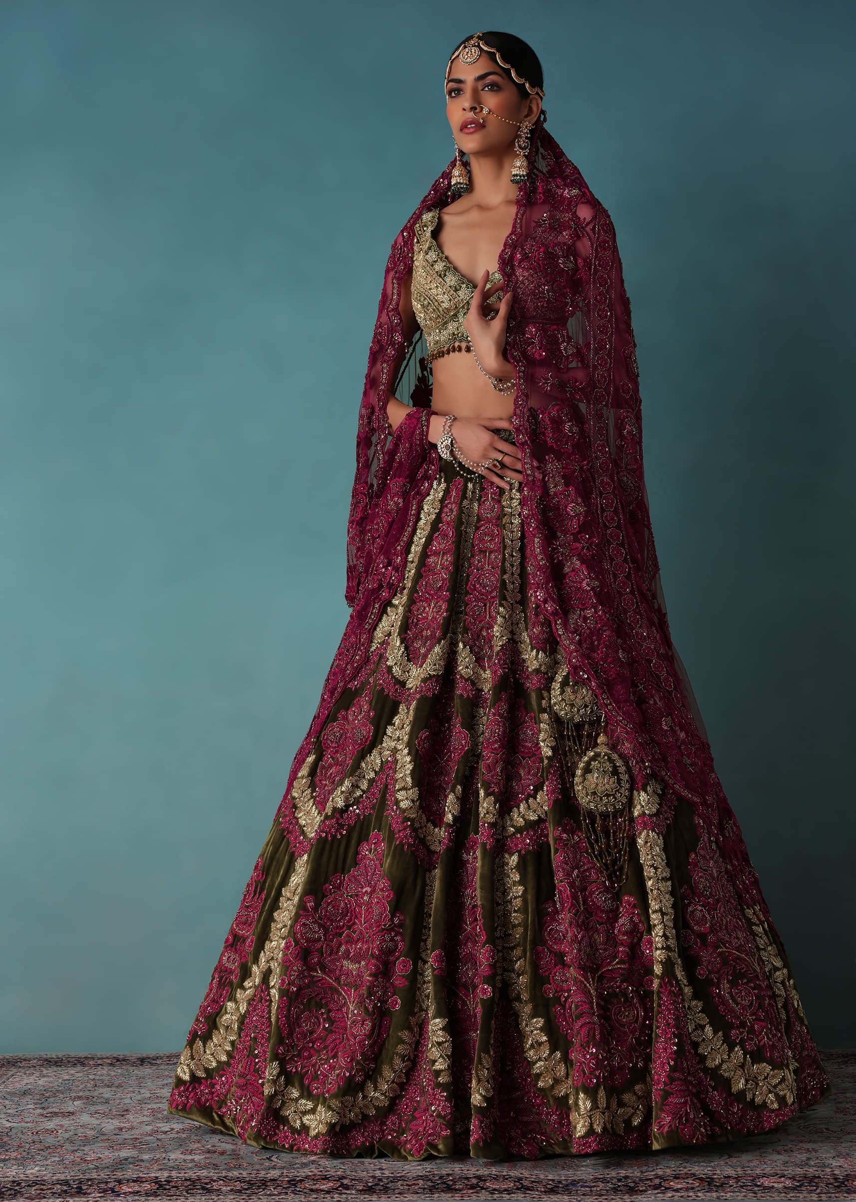 激安超特価 最大80%オフ  Buy Moss Green Velvet Bridal Lehenga Set With Heavy トップス