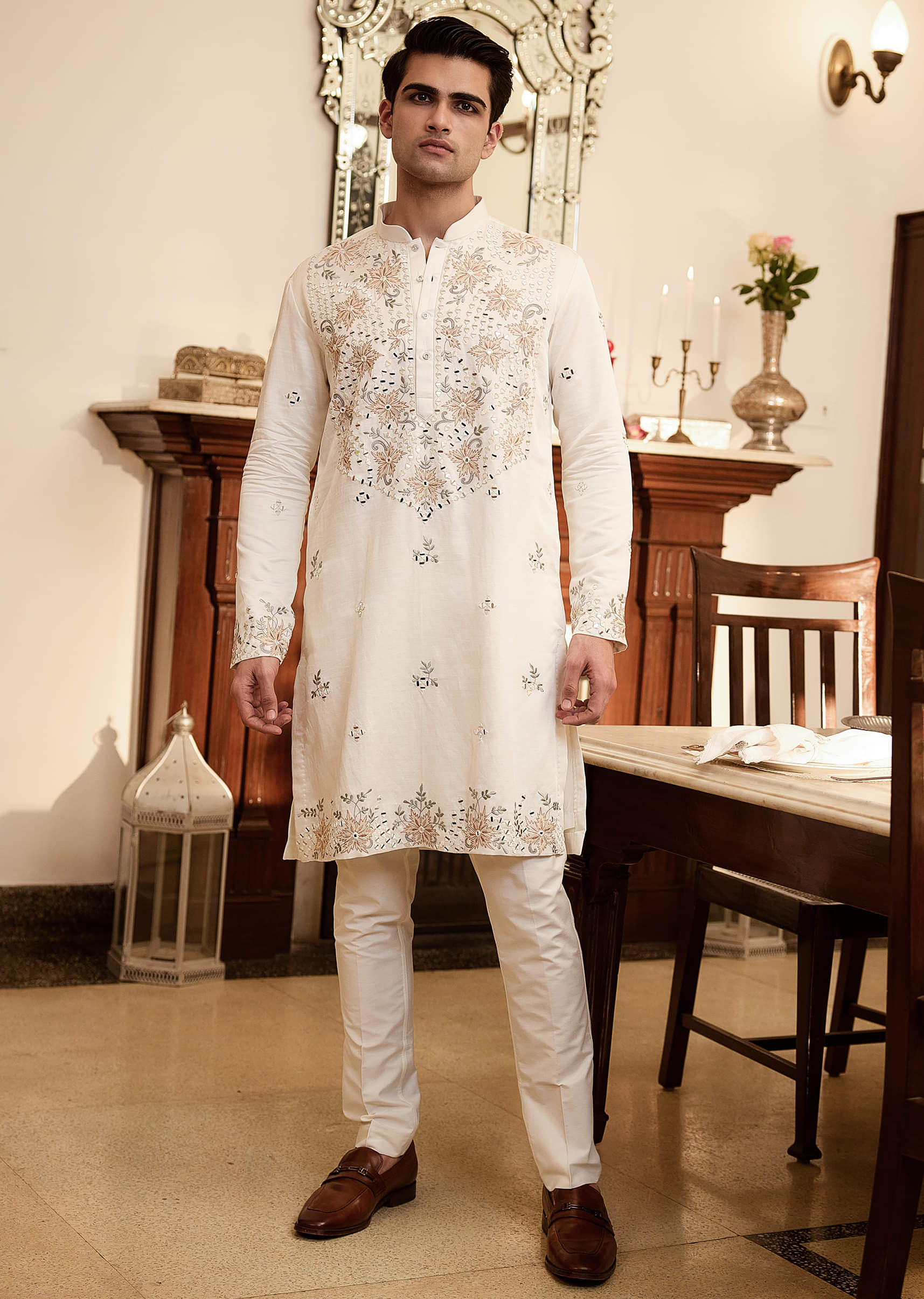 Pakistani costume Embroidered kurta Set