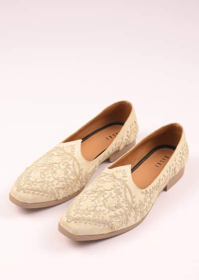 Off White Raw Silk Zardozi Juttis